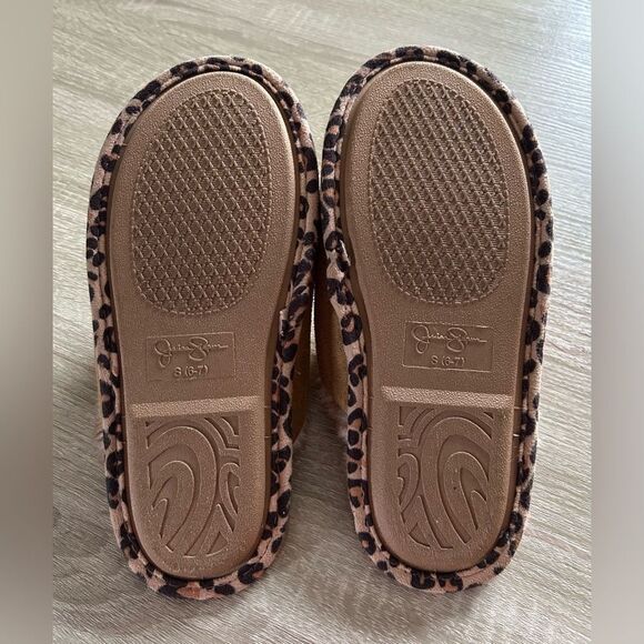 NWOT … JESSICA SIMPSON “Size: S - (6-7)” Slip On Slippers - Picture 3 of 5